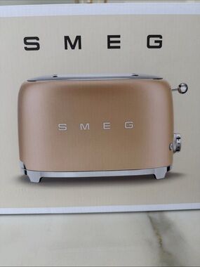 SMEG 2-Slice Toaster in Metallic Gold